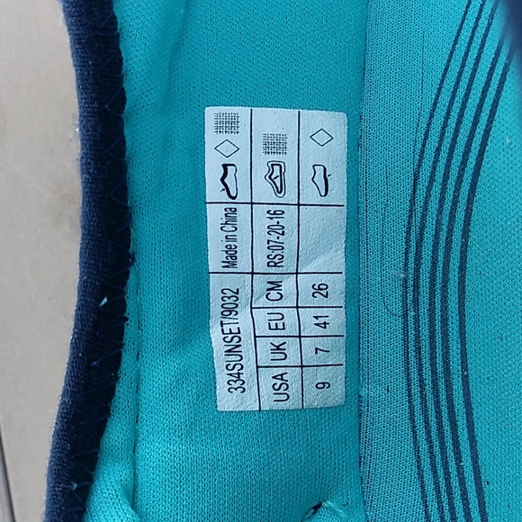 VIONIC Sneakers - Picture 9 of 11